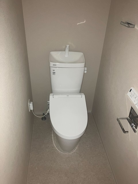トイレ　※写真は同タイプ住戸です。