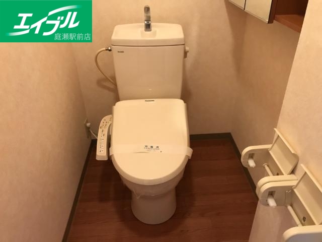 トイレ　シャワー付きといれ