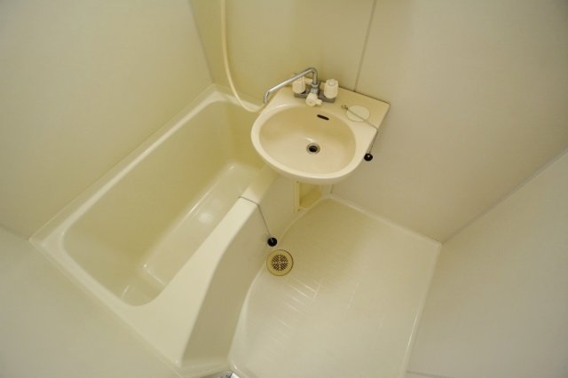 バス・シャワールーム　浴室内に洗面台付き！