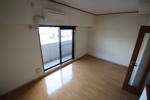 居室・リビング　別号室の写真です