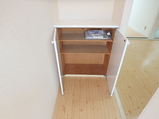 玄関　玄関靴箱