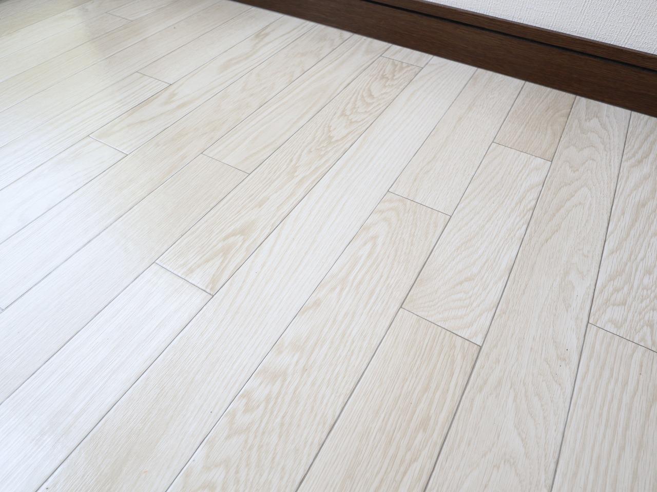 その他　明るい木調の床です。