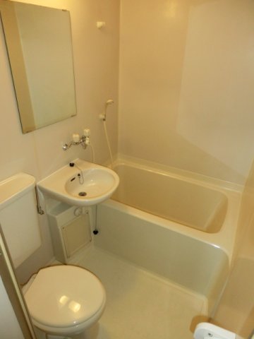 バス・シャワールーム　清潔感のあるバスルーム。