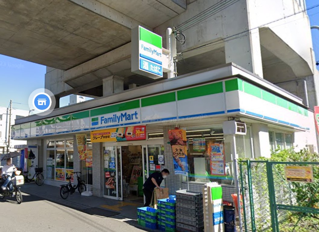 コンビニ　ファミリーマート南田辺駅前店（コンビニ）まで94m