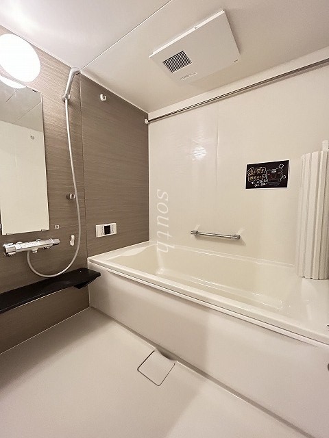 バス・シャワールーム　浴室乾燥機付きのお風呂