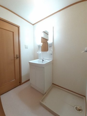 洗面設備　使いやすい洗面所です