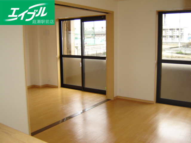 バルコニー　可動間仕切り（開）