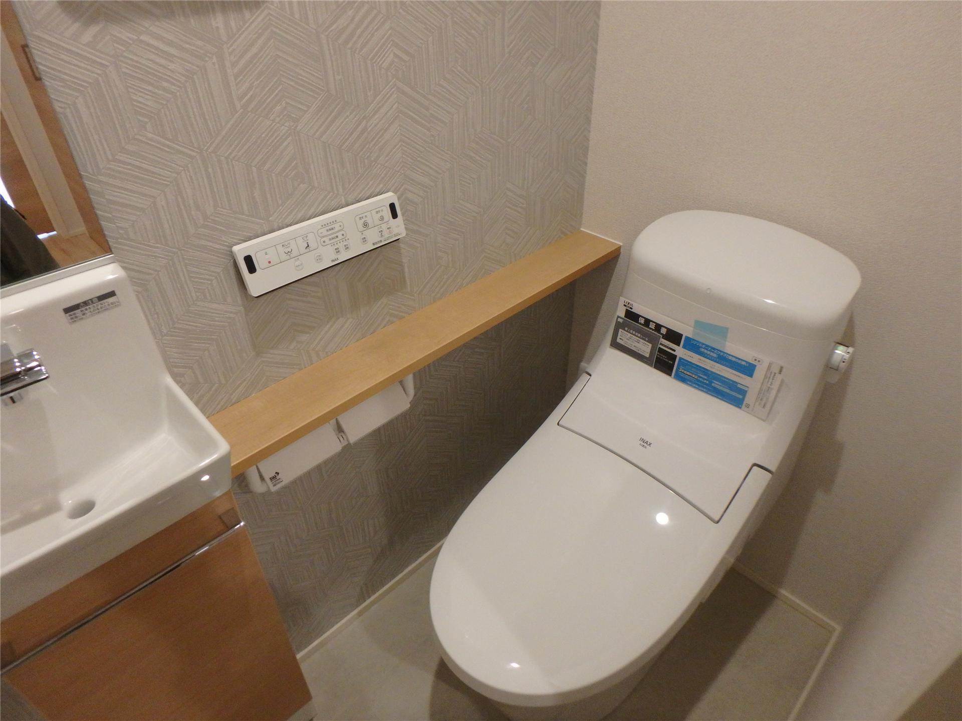 トイレ　手洗い場付きのトイレです