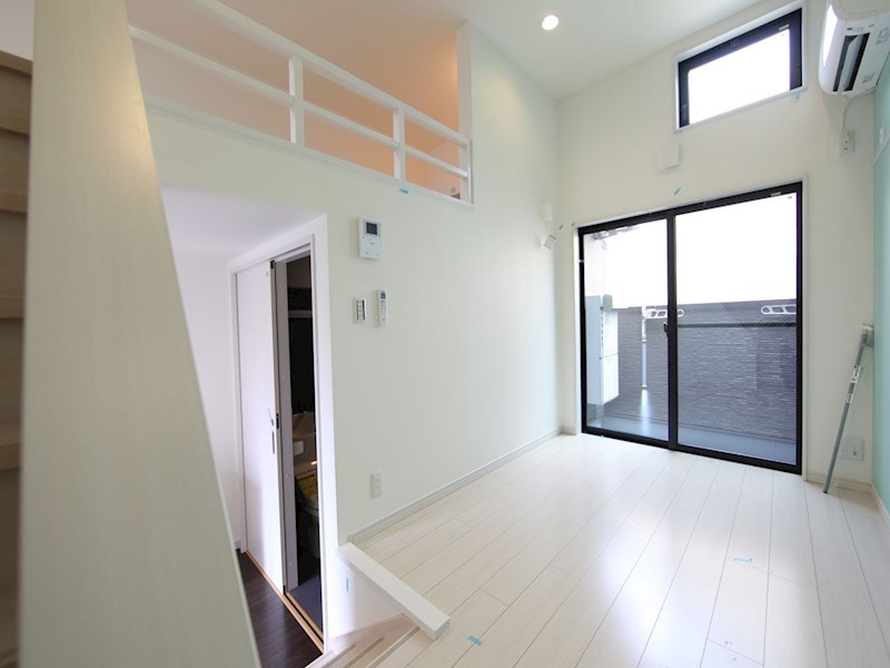 居室・リビング　洋室4.9帖　ロフト5.3帖（収納でも使えます）イメージ写真