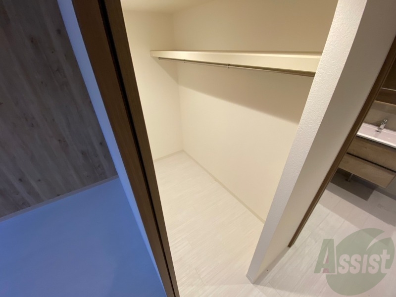 収納　クローゼットは奥行きもあり、荷物が多い方でも安心です。