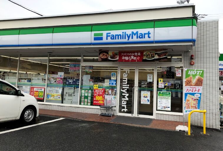 コンビニ　ファミリーマート自由ケ丘店（コンビニ）まで1124m