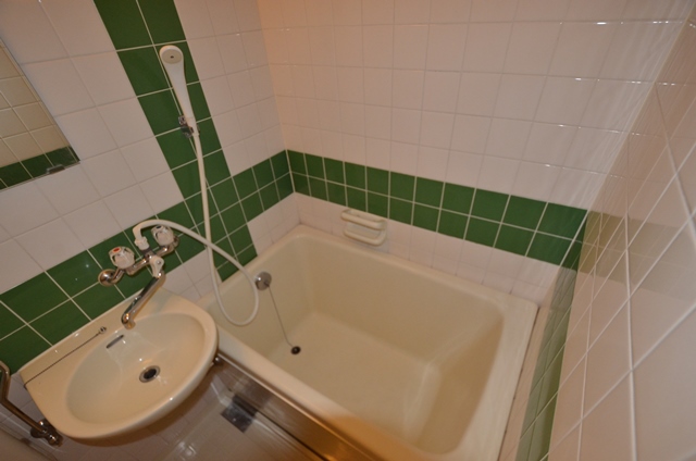 バス・シャワールーム　シンプルで機能的なユニットバスです♪