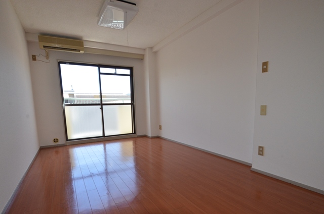 居室・リビング　エアコン付きで初期費用を抑えられます♪