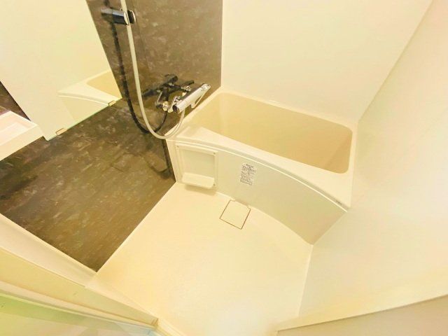 バス・シャワールーム　広めの浴室です。（浴室乾燥機付き）