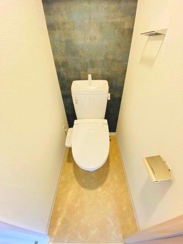 トイレ　脱臭機能付温水洗浄便座付きトイレ