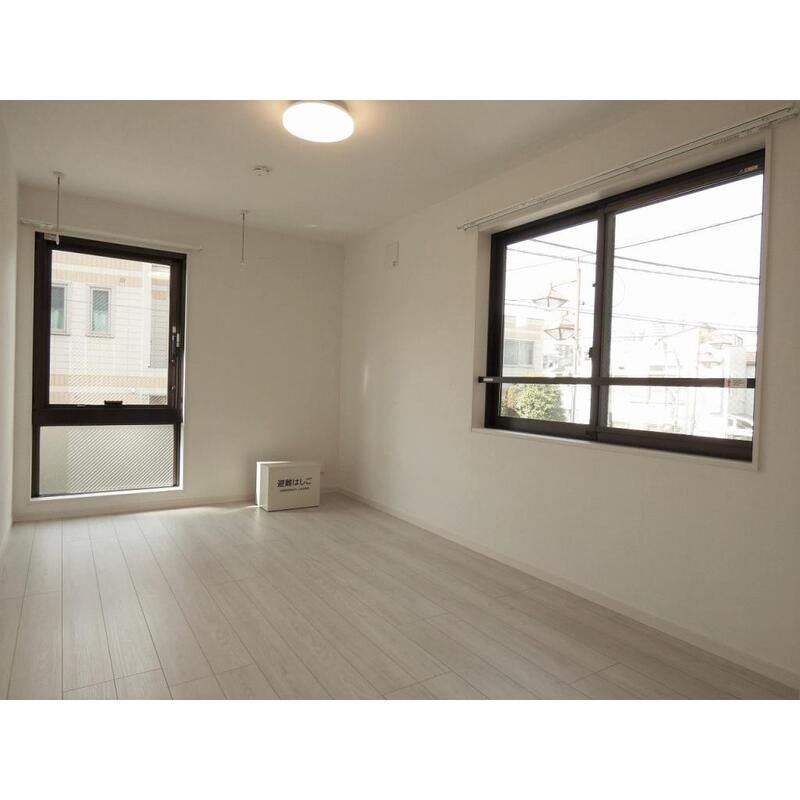 居室・リビング　☆明るい洋室☆