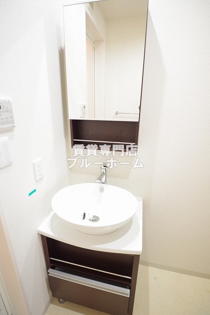 洗面設備　オシャレな独立洗面台！