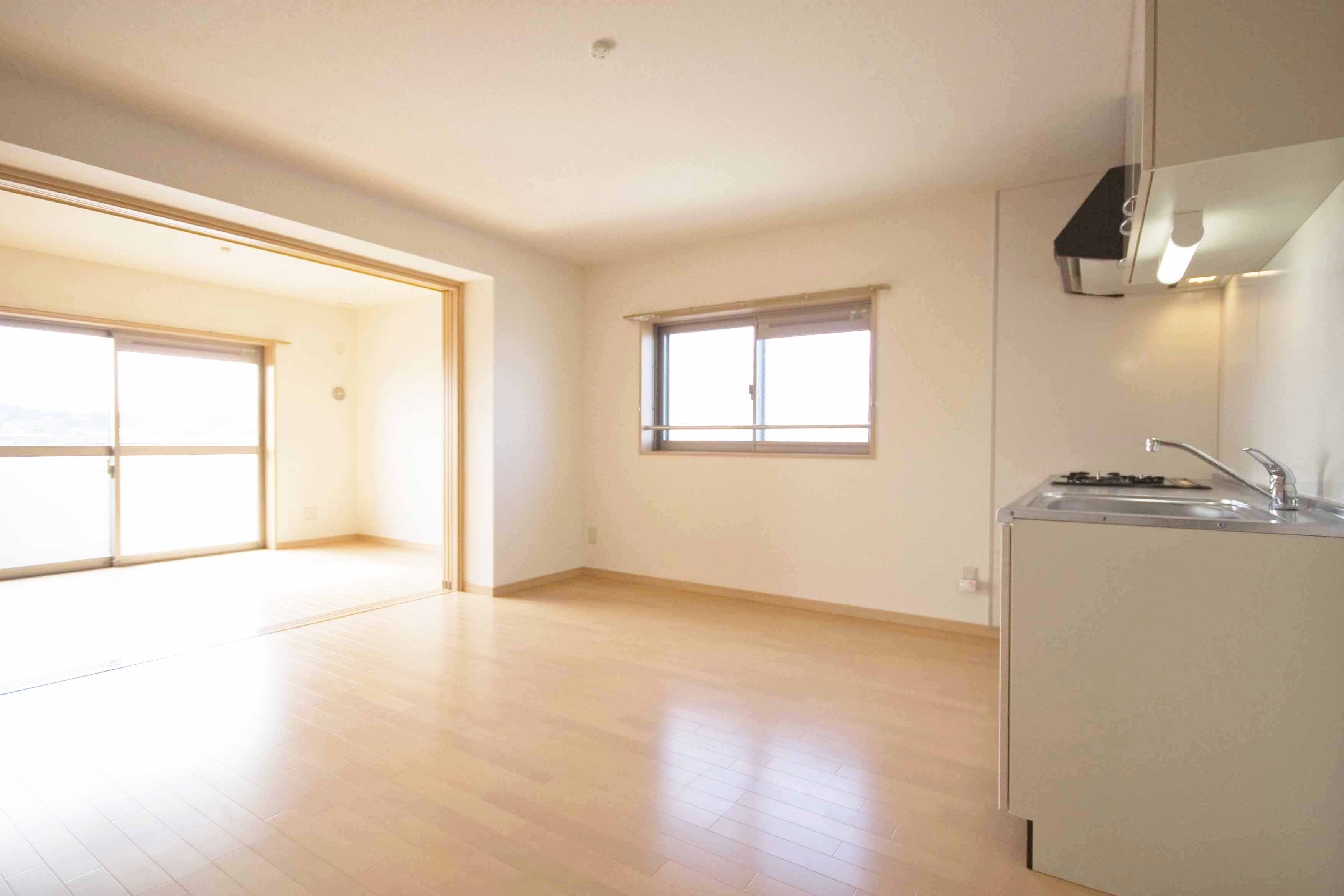 居室・リビング　LDK10.7帖　洋室6.4帖