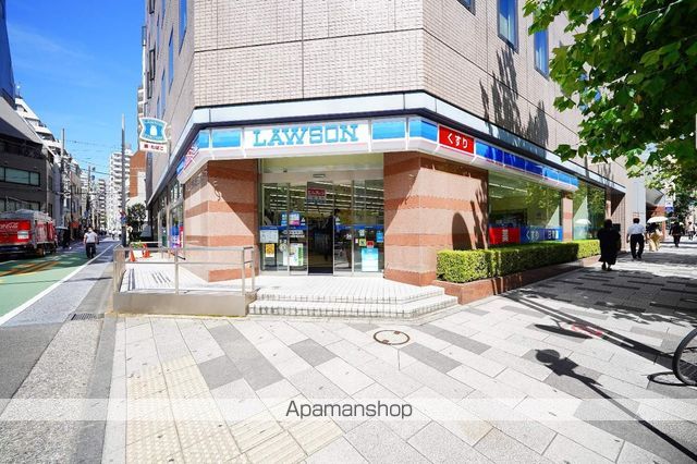 コンビニ　ローソン新宿御苑中央店（コンビニ）まで120m