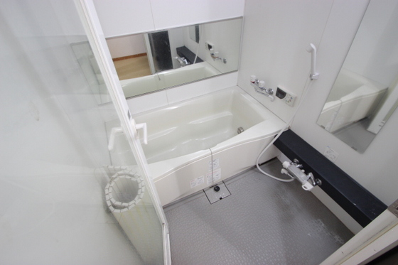 バス・シャワールーム　※別部屋の写真です