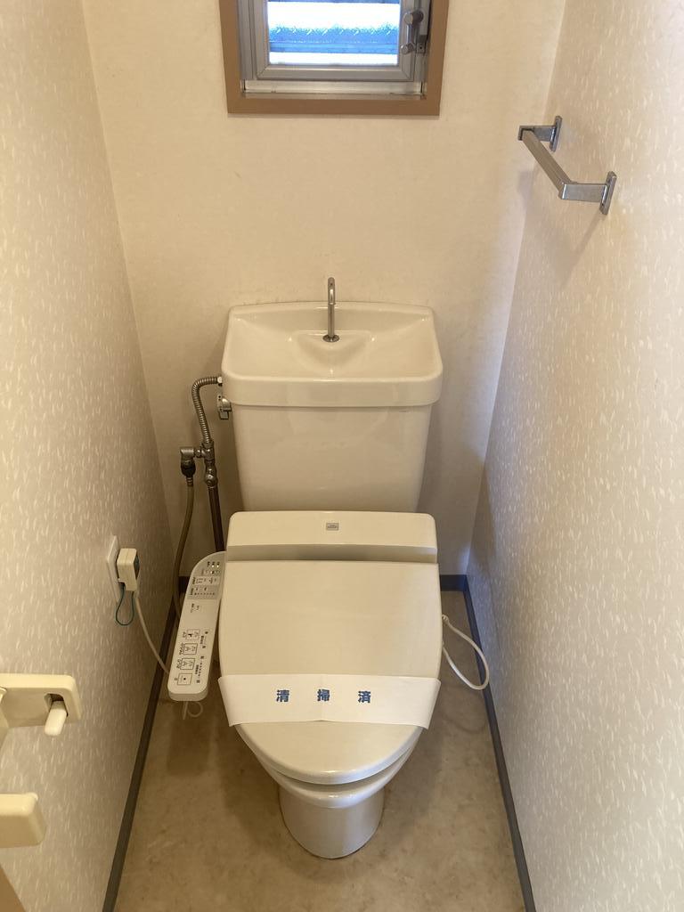 洗面設備　窓付きです