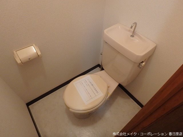 トイレ　写真は同型タイプ