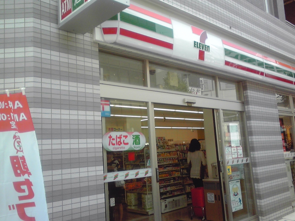 コンビニ　セブンイレブン千代田鍛冶町2丁目店（コンビニ）まで116m