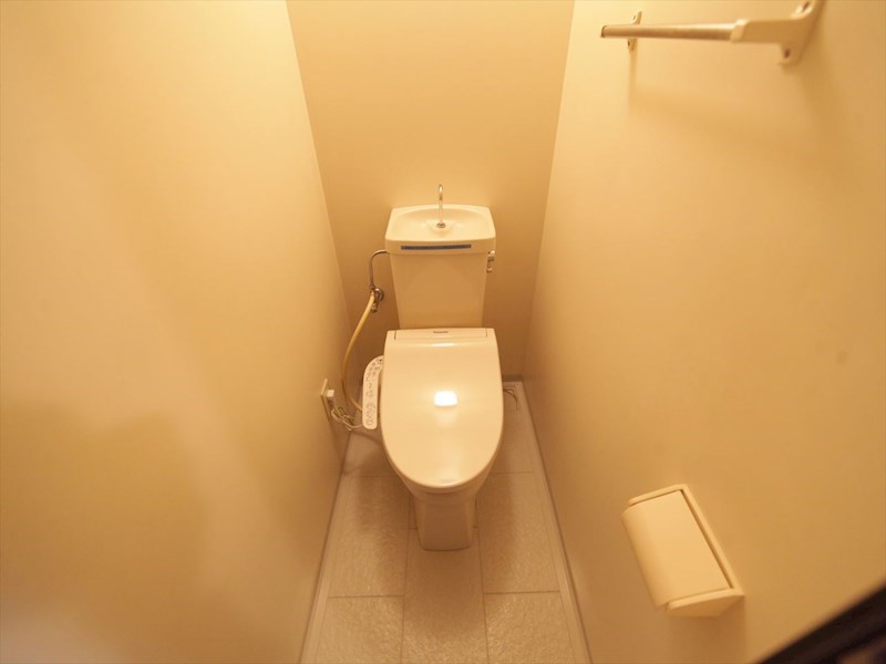 トイレ　温水洗浄暖房便座付トイレ