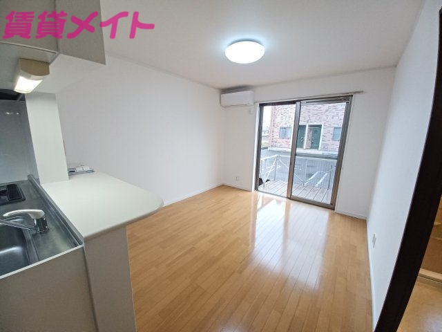 居室・リビング　同タイプの部屋写真です。