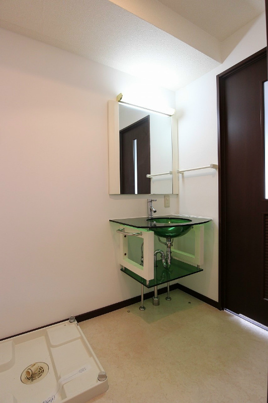 洗面設備　※同建物の別号室です。ご参照下さい。