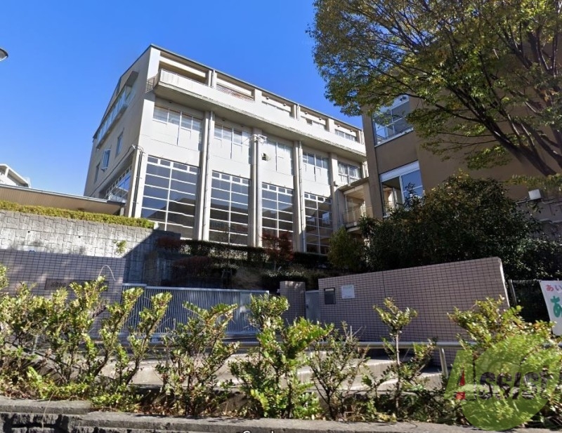 中学校　西宮市立上ケ原中学校（中学校）まで1925m