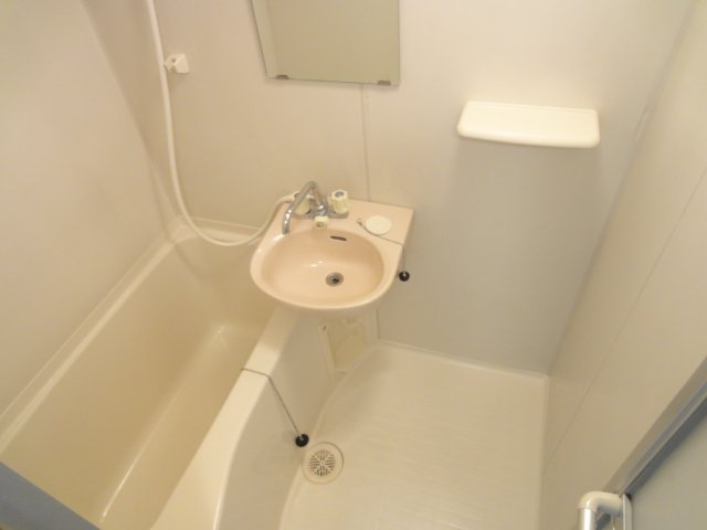 バス・シャワールーム　同物件別号室のものです。