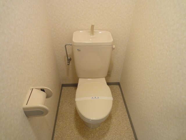 トイレ　同物件別号室のものです。