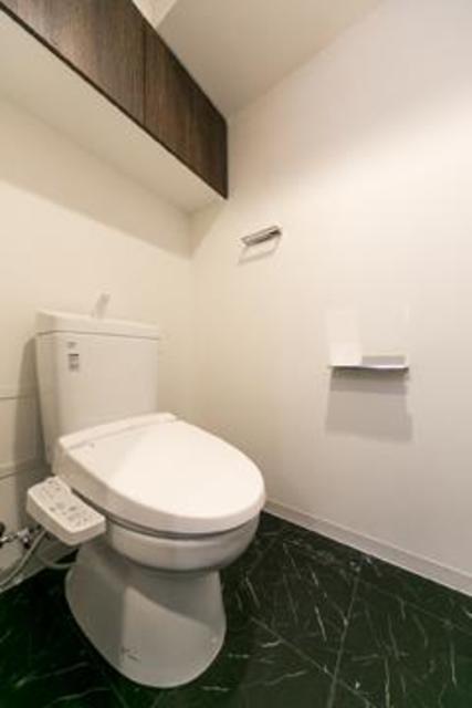 トイレ　※写真は同タイプ住戸です。