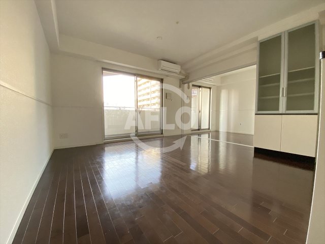 居室・リビング　ロイヤルパークス桃坂　リビング