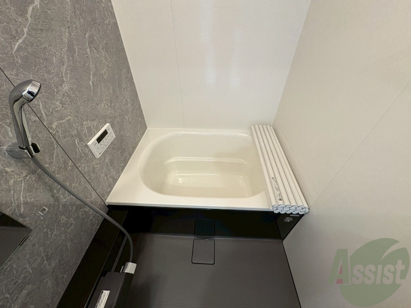 バス・シャワールーム　こちらはバスルームになります。追い炊き機能付。