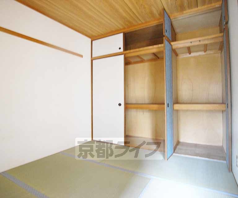 収納　なんと、壁一面が収納になっています