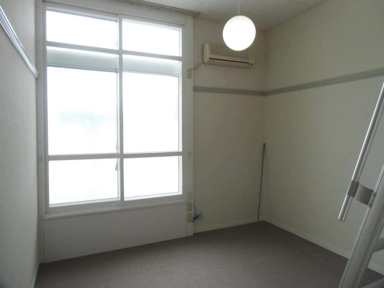 居室・リビング　☆カーペットの洋室☆