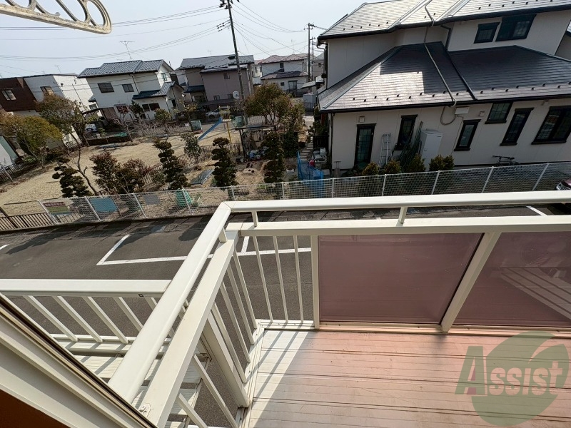 バルコニー　バルコニーに物干しがあるので洗濯物が干せます。