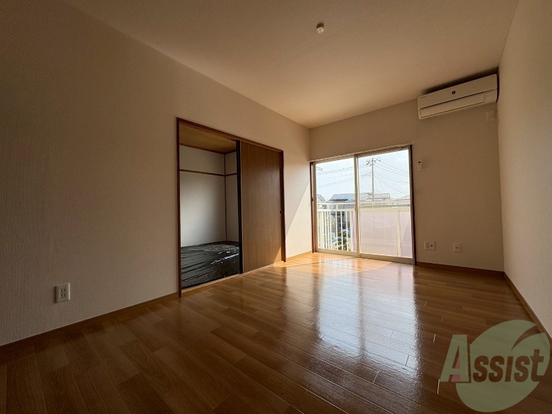 居室・リビング　１１帖のリビングです。お部屋を広く使えます。