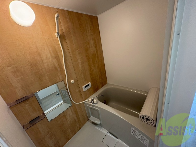 バス・シャワールーム　浴槽が広いので日々の疲れも癒されますね。