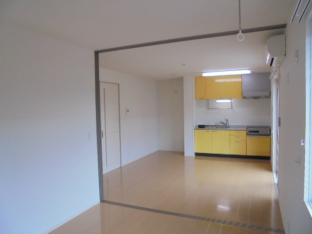 居室・リビング　写真は203号室です（参考）