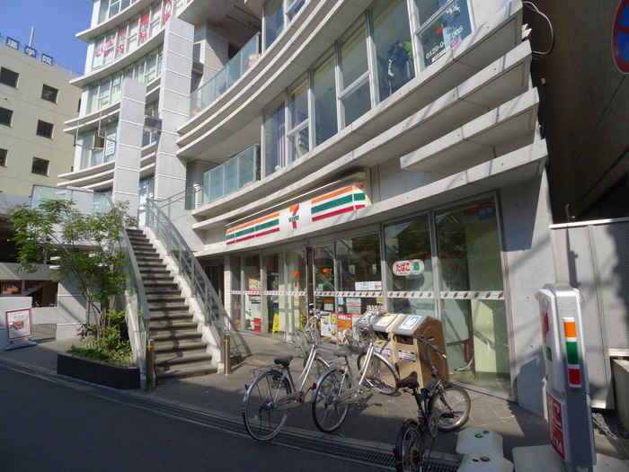 コンビニ　セブンイレブン（コンビニ）まで320m