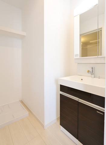 洗面設備　お出かけ前の支度はこちらでされてください