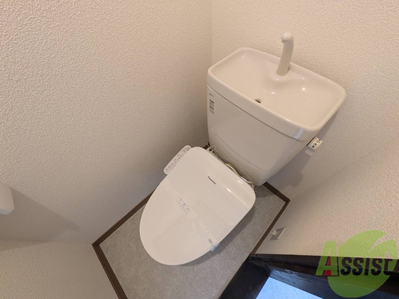 トイレ　お手洗いは温水洗浄付き。これは個人的に外せません。