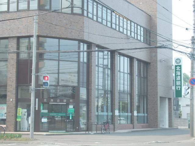 銀行　北海道銀行中央区行啓通支店（銀行）まで112m