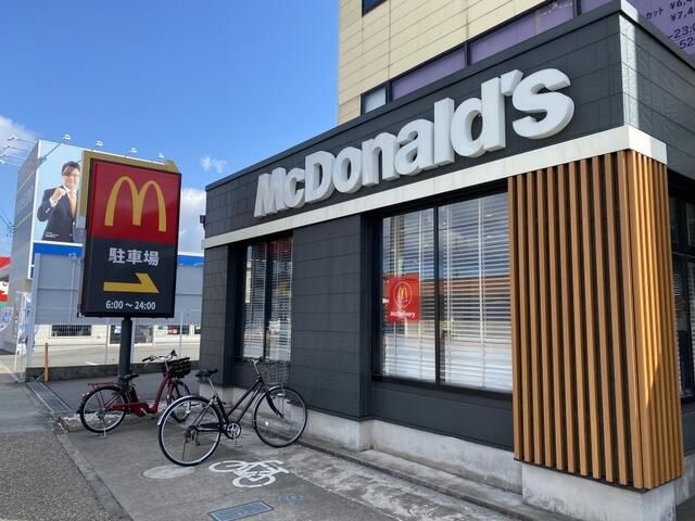 飲食店　マクドナルド知多清水が丘店（飲食店）まで100m