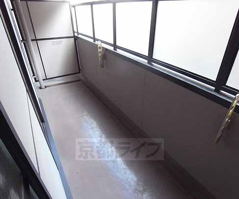 バルコニー　広々としたベランダです。