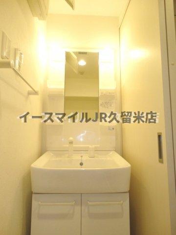 洗面設備　独立洗面台で身支度をすべて済ませてしまいましょう