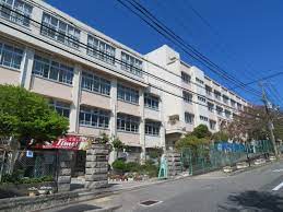 中学校　神戸市立白川台中学校（中学校）まで670m